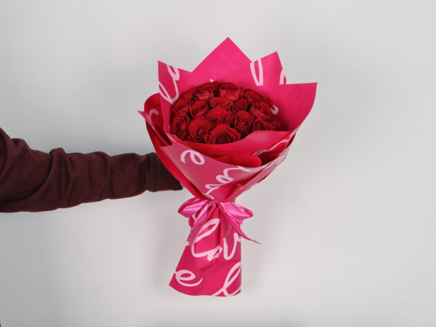 Elegant red rose bouquet