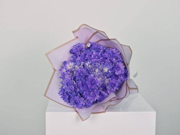 Purple chrysanthemum bouquet
