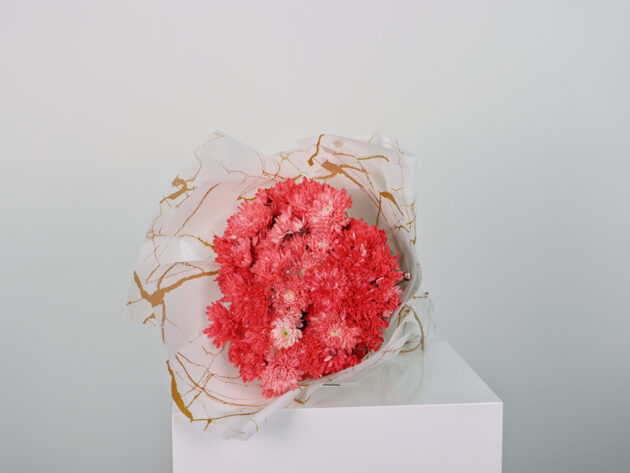 Red chrysanthemum bouquet