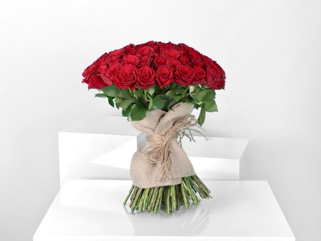 30 Red Roses With Burlap Packaging