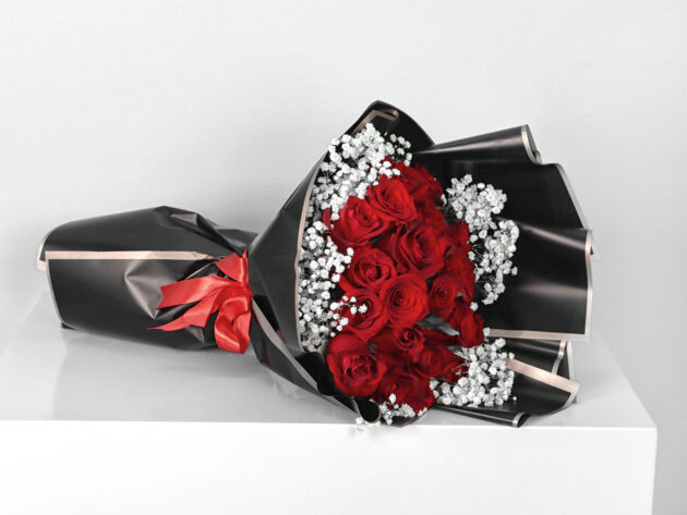 Sparkling red roses bouquet with gypsophila